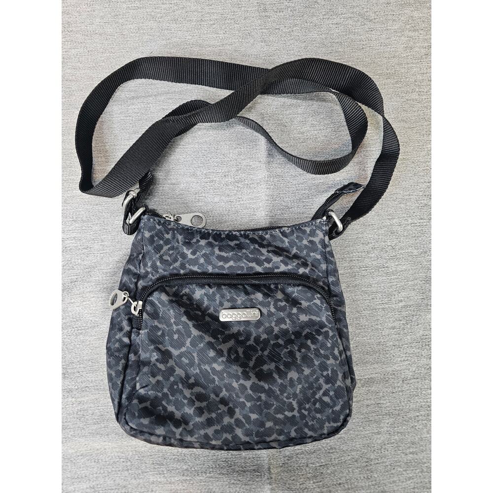 Baggallini Crossbody Bag Purse Handbag Leopard Print Multi Pockets Zip